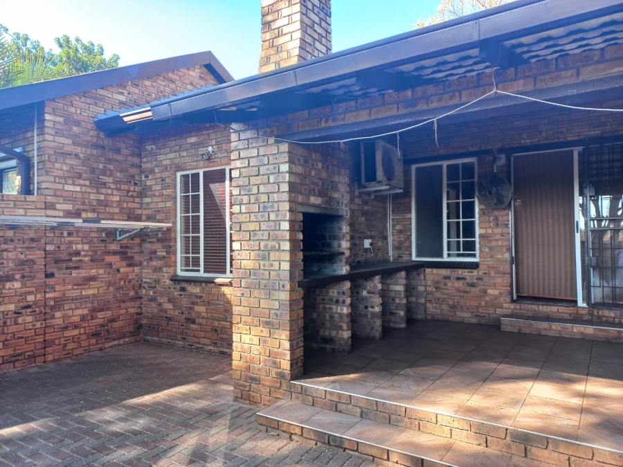 3 Bedroom Property for Sale in Safari Gardens North West